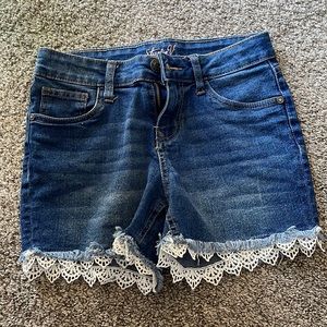 EUC studio V by Vigoss Size 12 jean shorts with crochet bottom edges